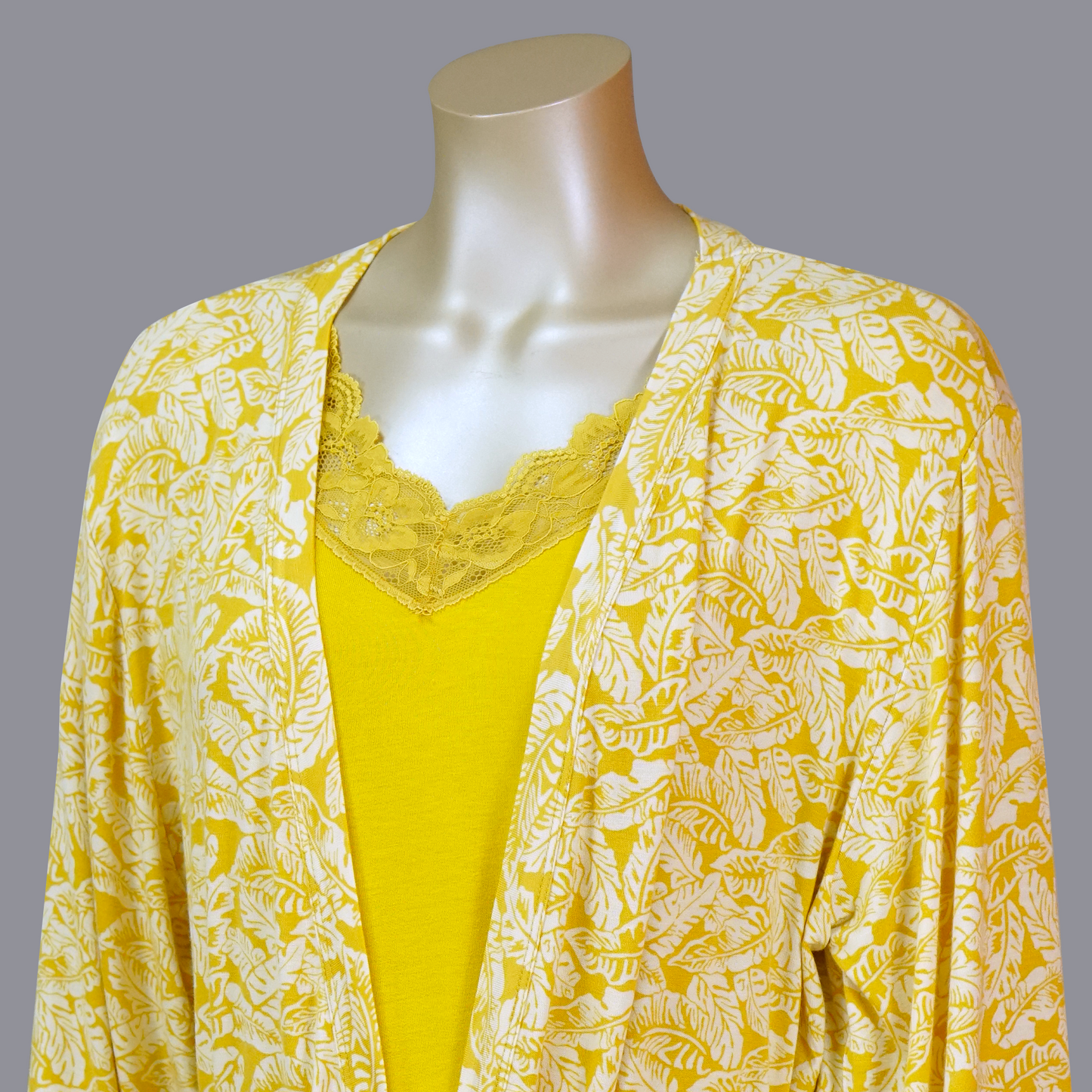 Short Sleeve Tee & Pants with Floral-Printed Robe