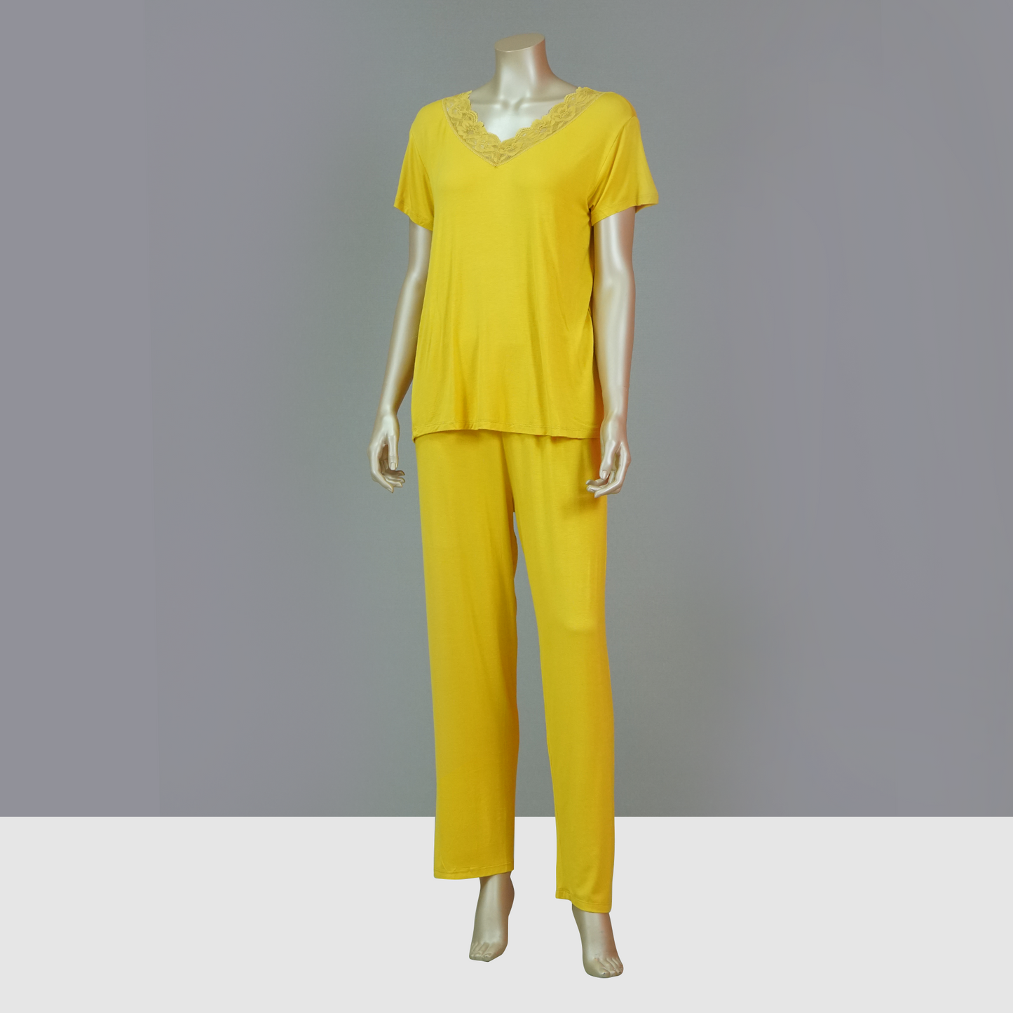 Short Sleeve Tee & Pants with Floral-Printed Robe